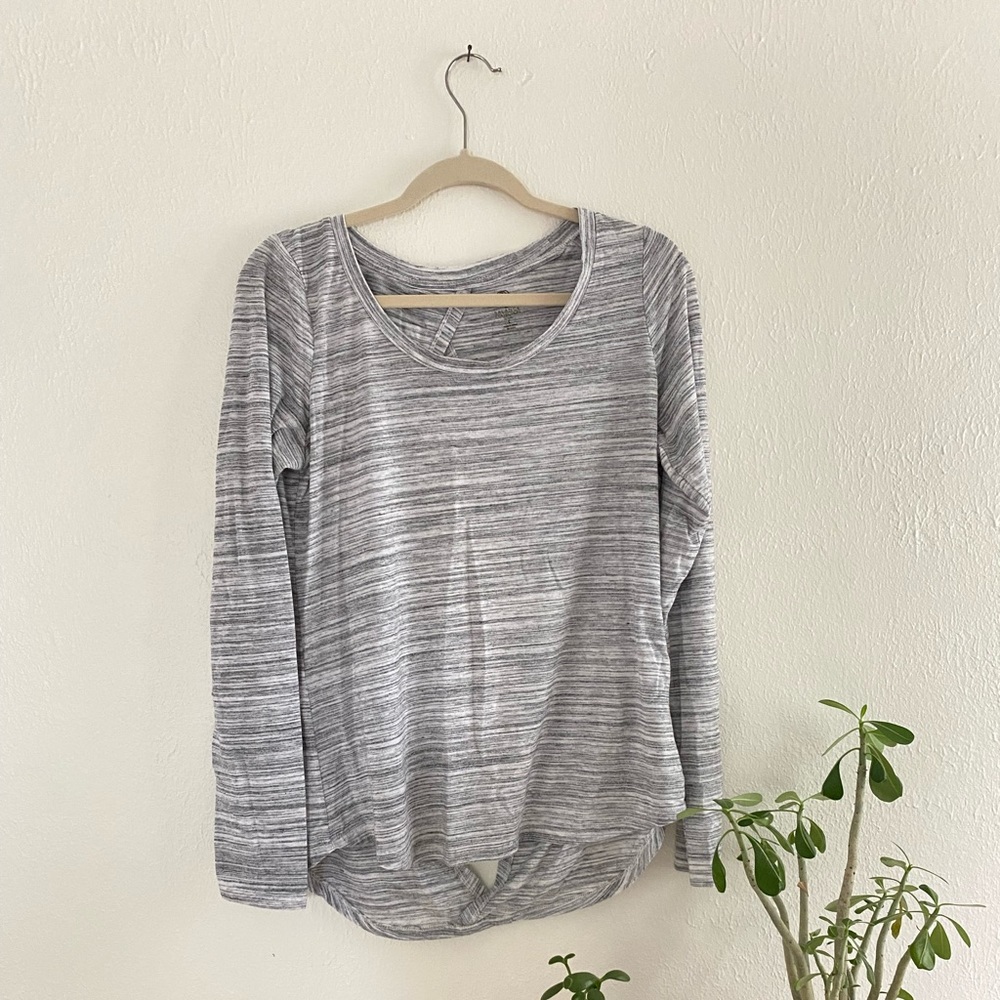 Light grey yoga top size large